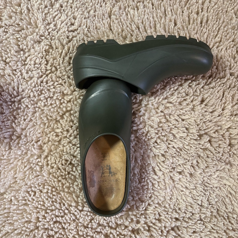 Gardenheir Italian Garden Clogs size 37 Olive Green (true to US size 6.5 / 7)